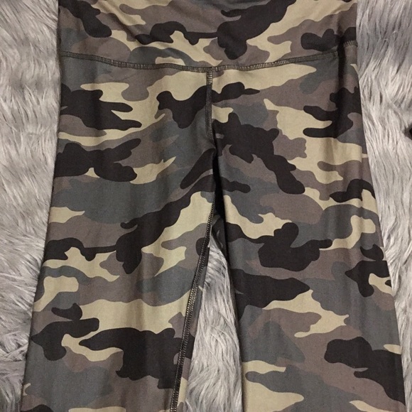 🔥FINAL SALE🔥Buttery soft Camo Boutique Leggings - Picture 4 of 4